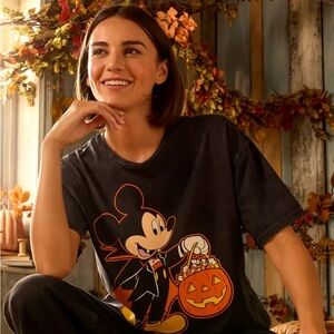 Disney • Mickey Mouse Back to Front Glow-in-the-Dark Halloween T-Shirt